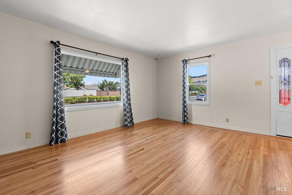 Detail Gallery Image 5 of 26 For 1470 Fairmont Dr, San Leandro,  CA 94578 - 2 Beds | 1 Baths