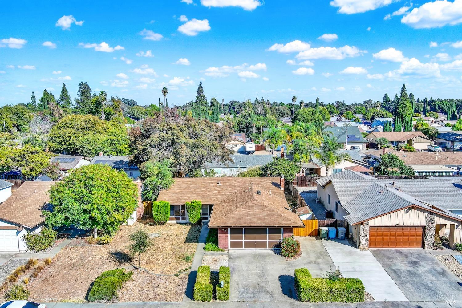 Detail Gallery Image 4 of 70 For 143 Edwin Dr, Vacaville,  CA 95687 - 3 Beds | 2 Baths