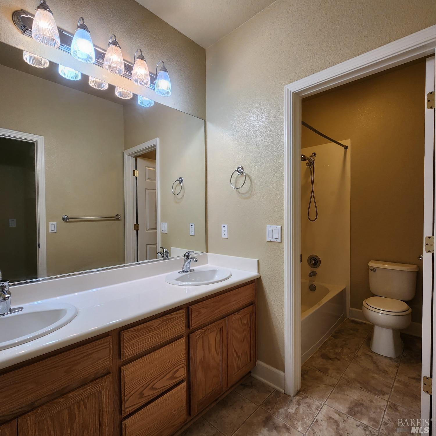 Detail Gallery Image 17 of 20 For 2358 Fairview Pl, Fairfield,  CA 94534 - 4 Beds | 3 Baths