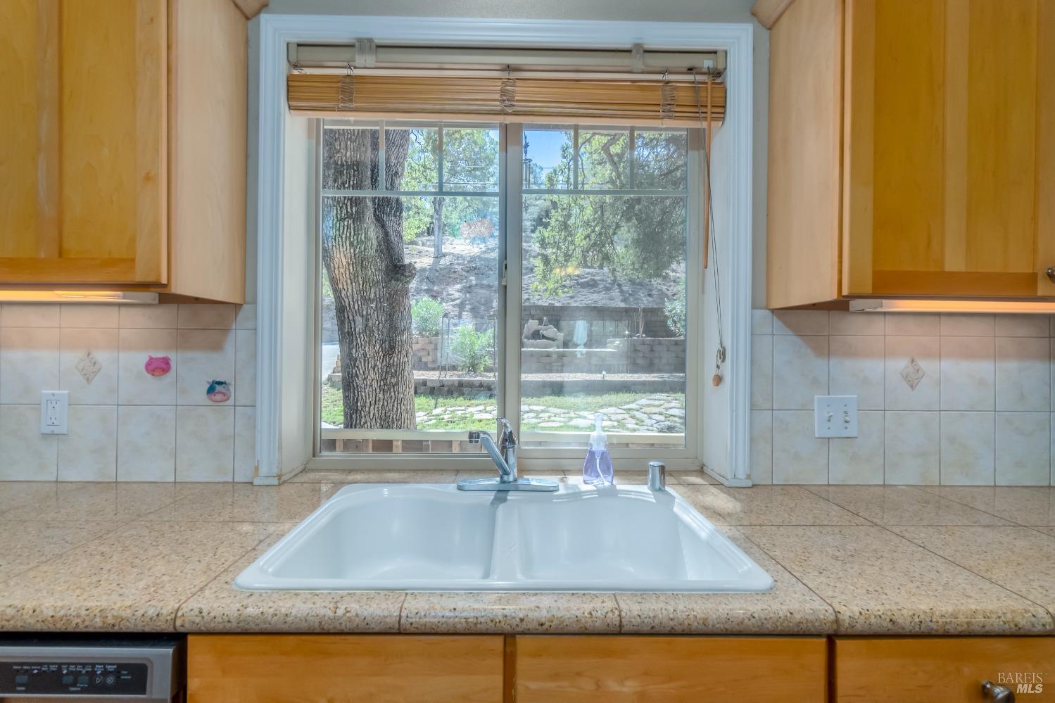 Detail Gallery Image 8 of 53 For 19928 Jigsaw Rd, Hidden Valley Lake,  CA 95467 - 3 Beds | 2 Baths