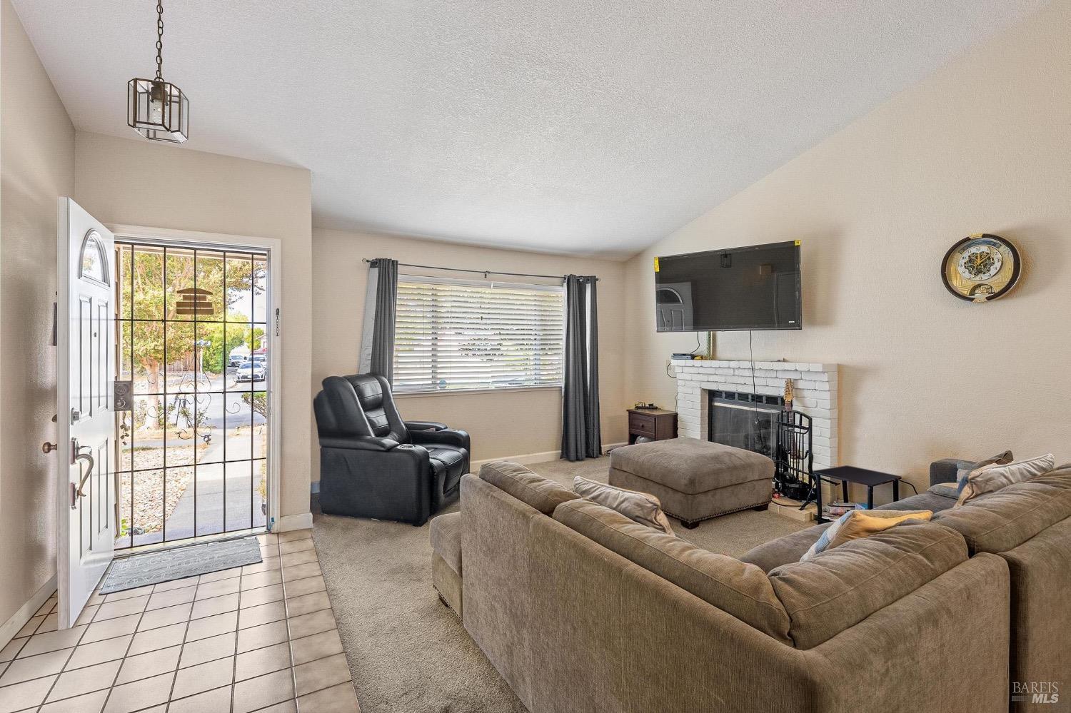 Detail Gallery Image 6 of 9 For 1014 Westwind Way, Suisun City,  CA 94585 - 4 Beds | 2 Baths