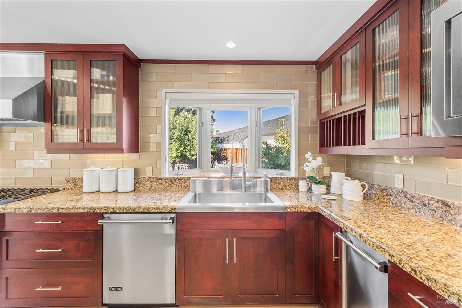 Detail Gallery Image 15 of 43 For 1582 Arrowhead Dr, Saint Helena,  CA 94574 - 3 Beds | 2/1 Baths