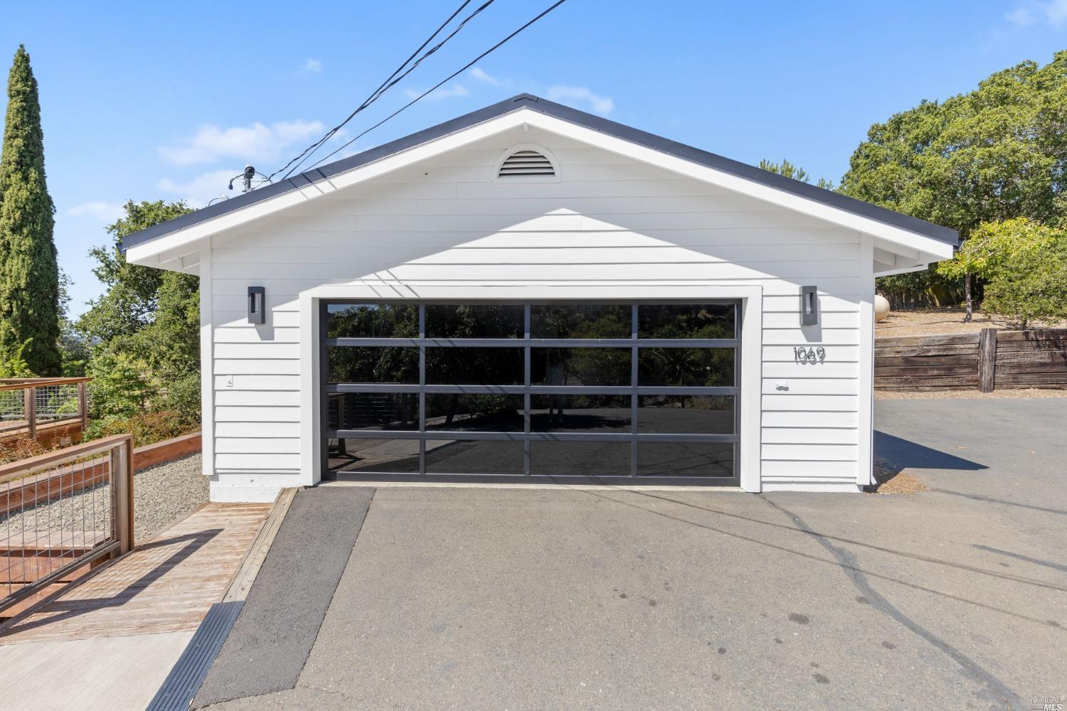 Detail Gallery Image 8 of 32 For 1069 Shadybrook Ln #3,  Napa,  CA 94558 - 4 Beds | 3/1 Baths