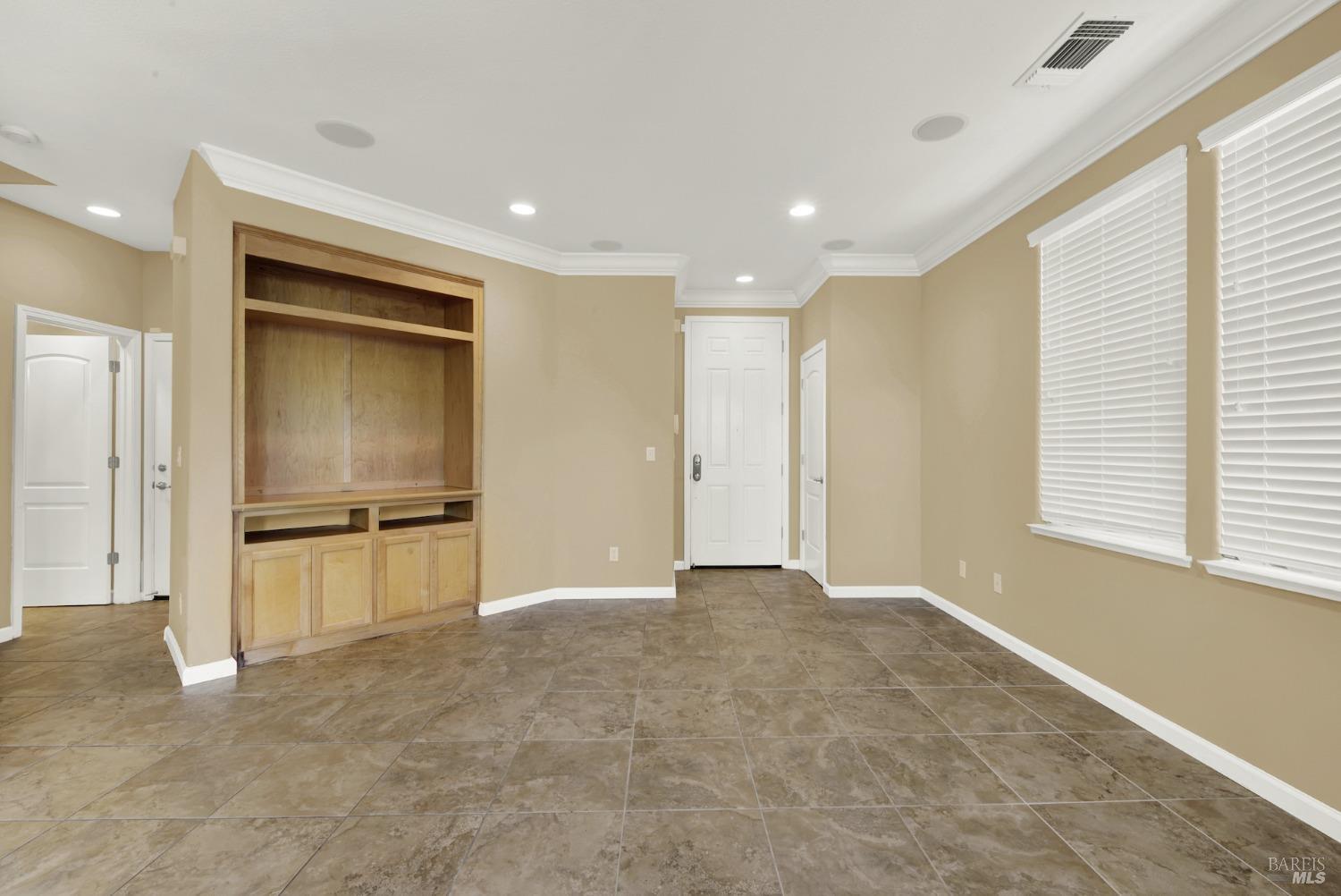 Detail Gallery Image 20 of 81 For 8380 Bennington Ct, Vallejo,  CA 94591 - 3 Beds | 2/1 Baths