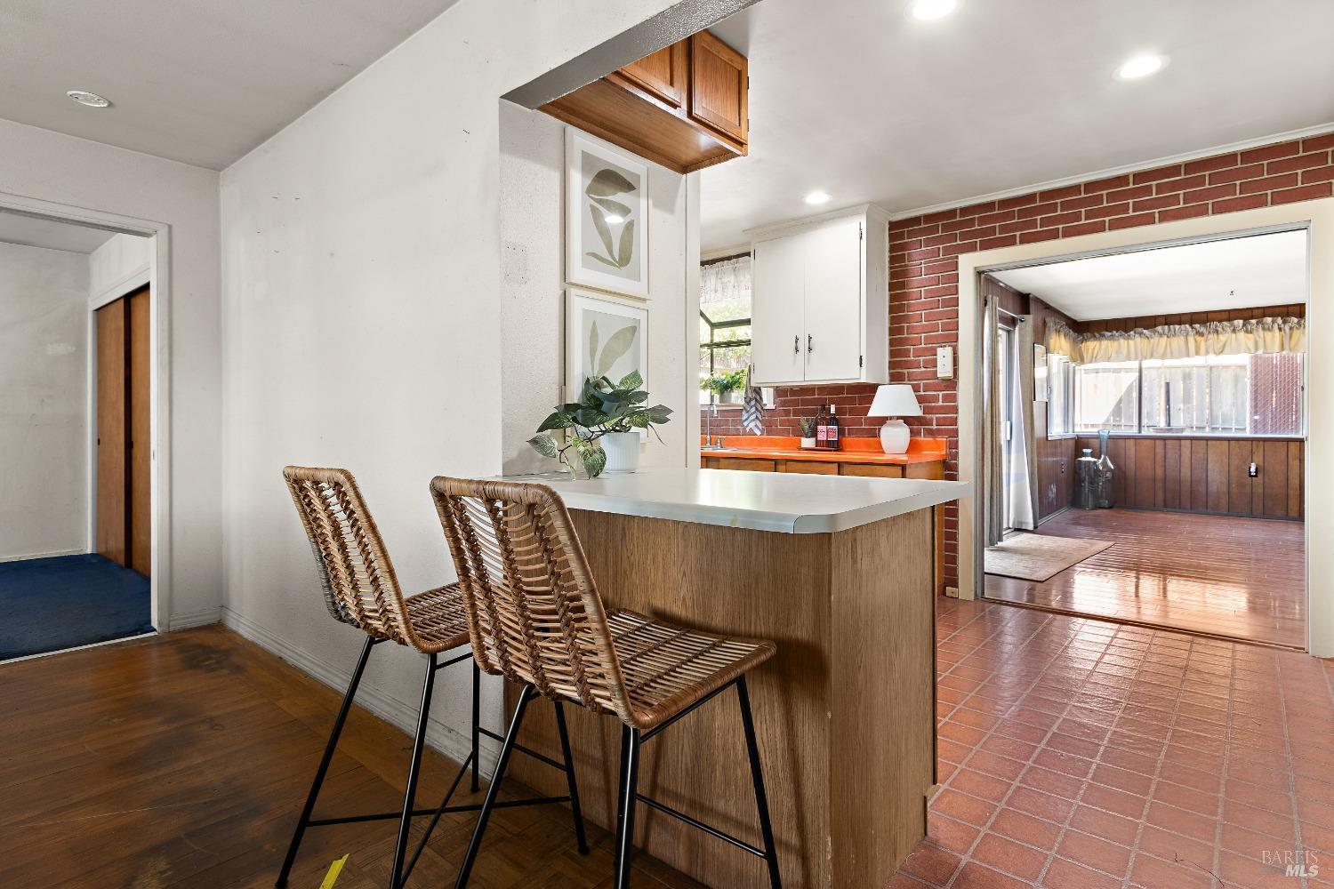 Detail Gallery Image 7 of 28 For 31 Hillcrest Ave, Benicia,  CA 94510 - 3 Beds | 1 Baths