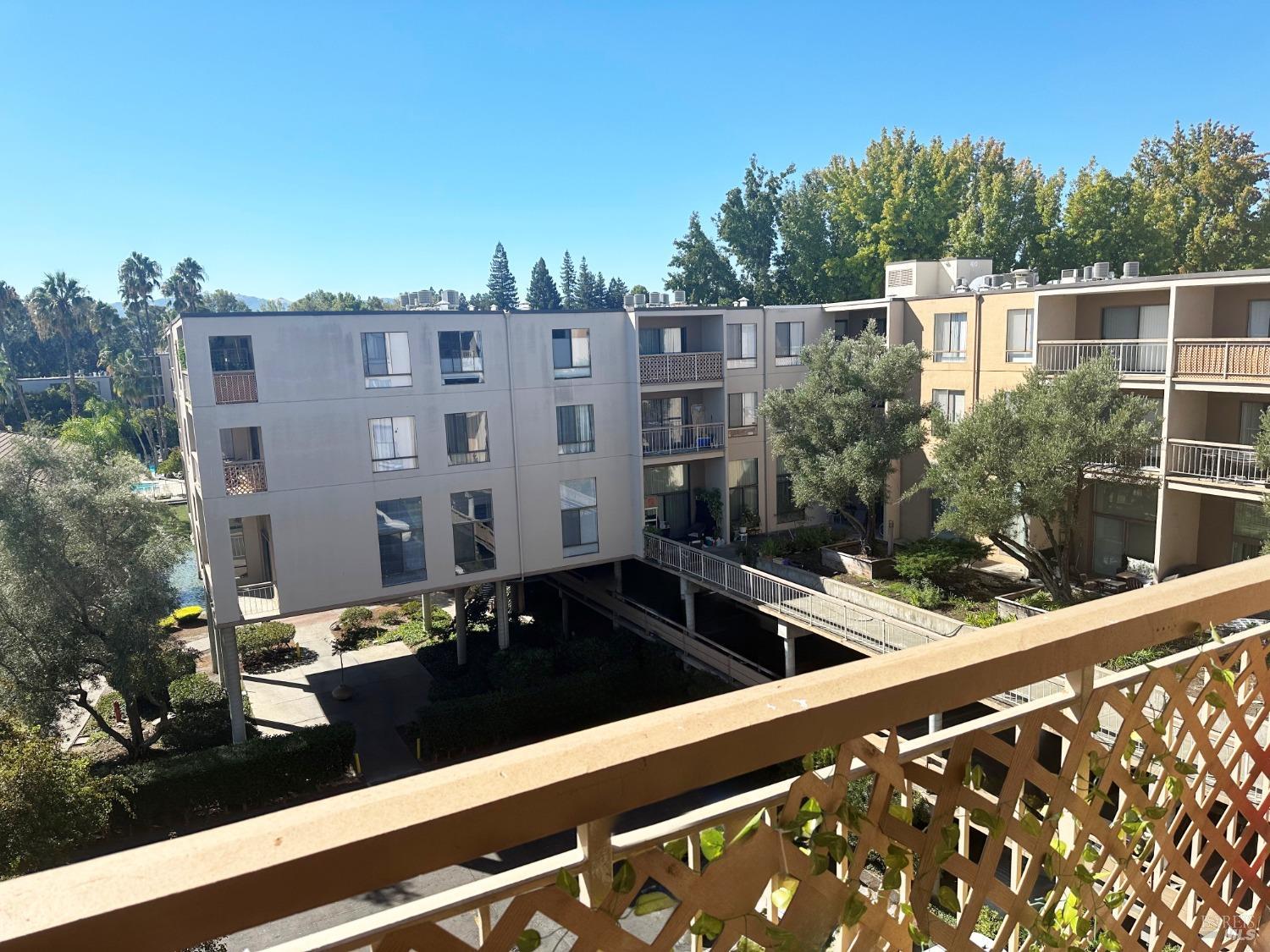 Detail Gallery Image 14 of 27 For 430 N Civic Dr #505,  Walnut Creek,  CA 94596 - 1 Beds | 1 Baths