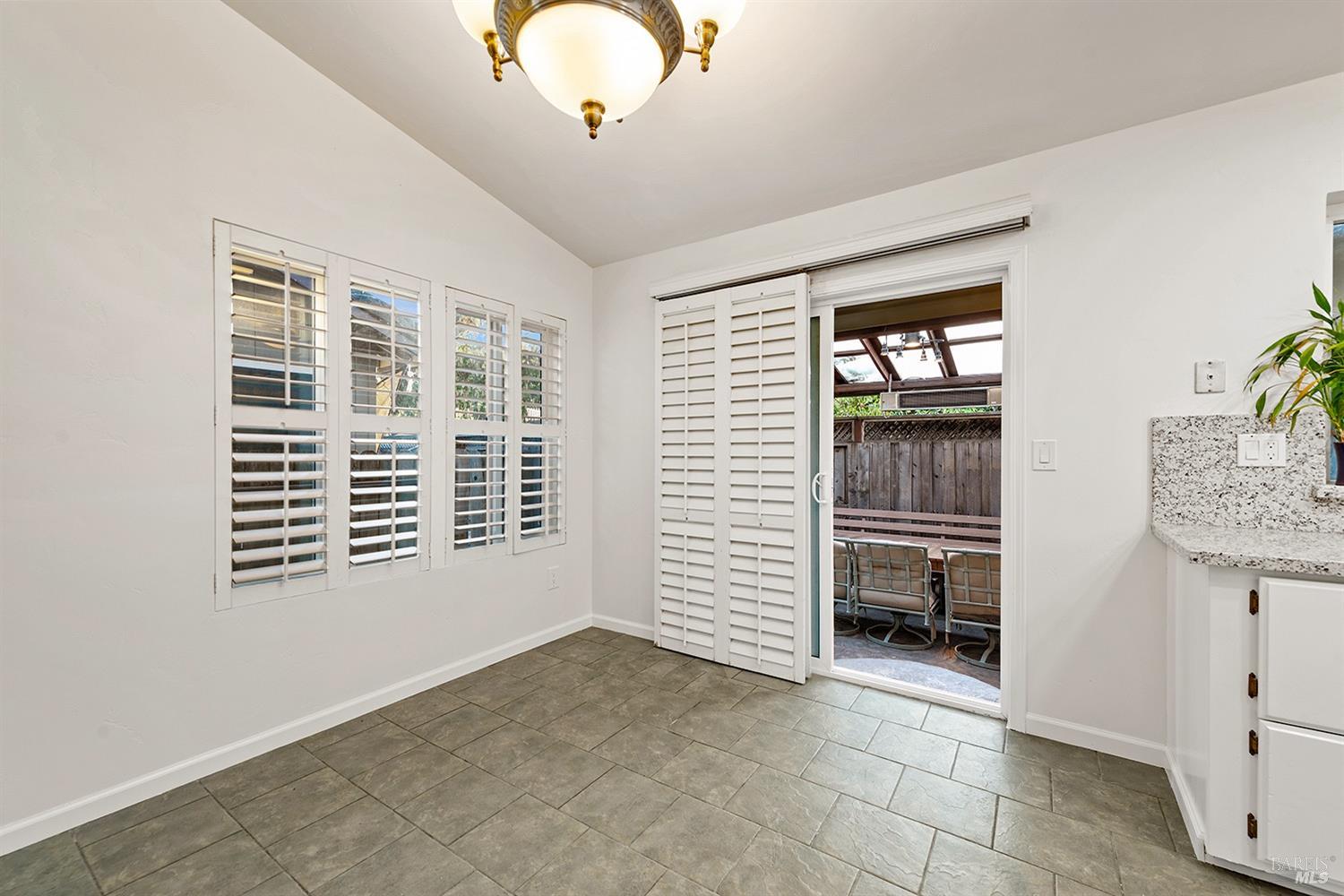 Detail Gallery Image 21 of 38 For 2325 Mandarin Ln, Santa Rosa,  CA 95401 - 3 Beds | 2 Baths