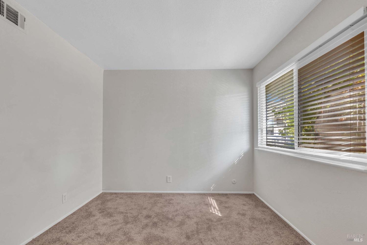 Detail Gallery Image 32 of 44 For 1396 Callen St a,  Vacaville,  CA 95688 - 3 Beds | 1/1 Baths