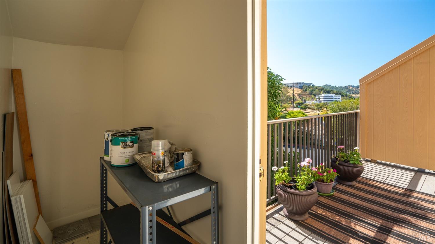 Detail Gallery Image 30 of 39 For 100 Marin Center Dr #22,  San Rafael,  CA 94903 - 2 Beds | 1/1 Baths