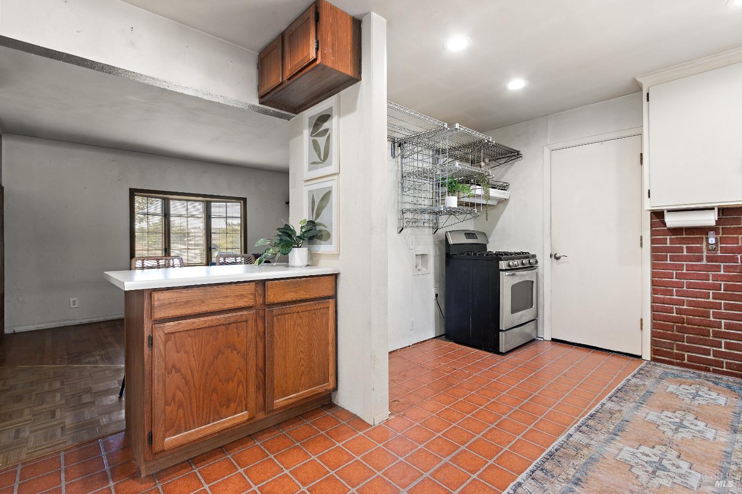 Detail Gallery Image 9 of 28 For 31 Hillcrest Ave, Benicia,  CA 94510 - 3 Beds | 1 Baths