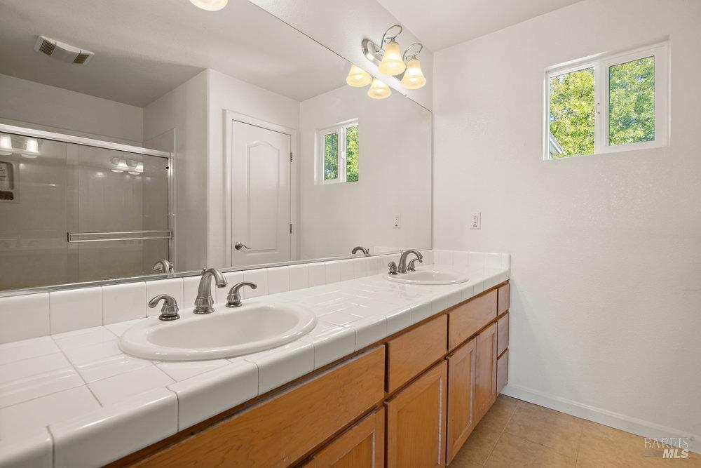 Detail Gallery Image 16 of 34 For 24 Corvina Way, American Canyon,  CA 94503 - 3 Beds | 2/1 Baths