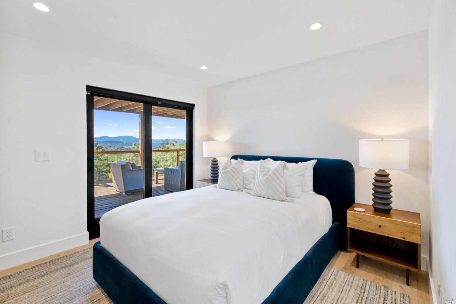 Detail Gallery Image 14 of 32 For 1069 Shadybrook Ln #3,  Napa,  CA 94558 - 4 Beds | 3/1 Baths