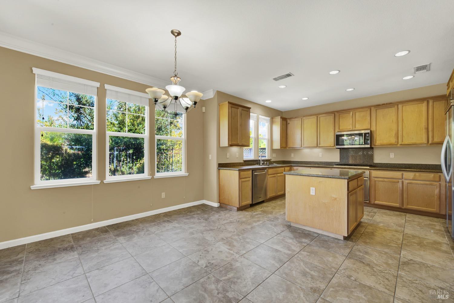 Detail Gallery Image 23 of 81 For 8380 Bennington Ct, Vallejo,  CA 94591 - 3 Beds | 2/1 Baths