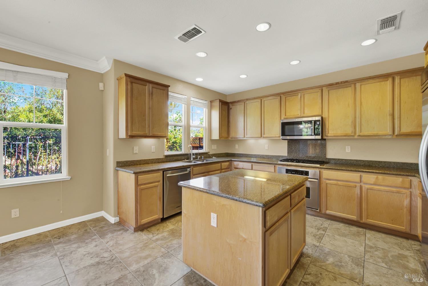 Detail Gallery Image 29 of 81 For 8380 Bennington Ct, Vallejo,  CA 94591 - 3 Beds | 2/1 Baths