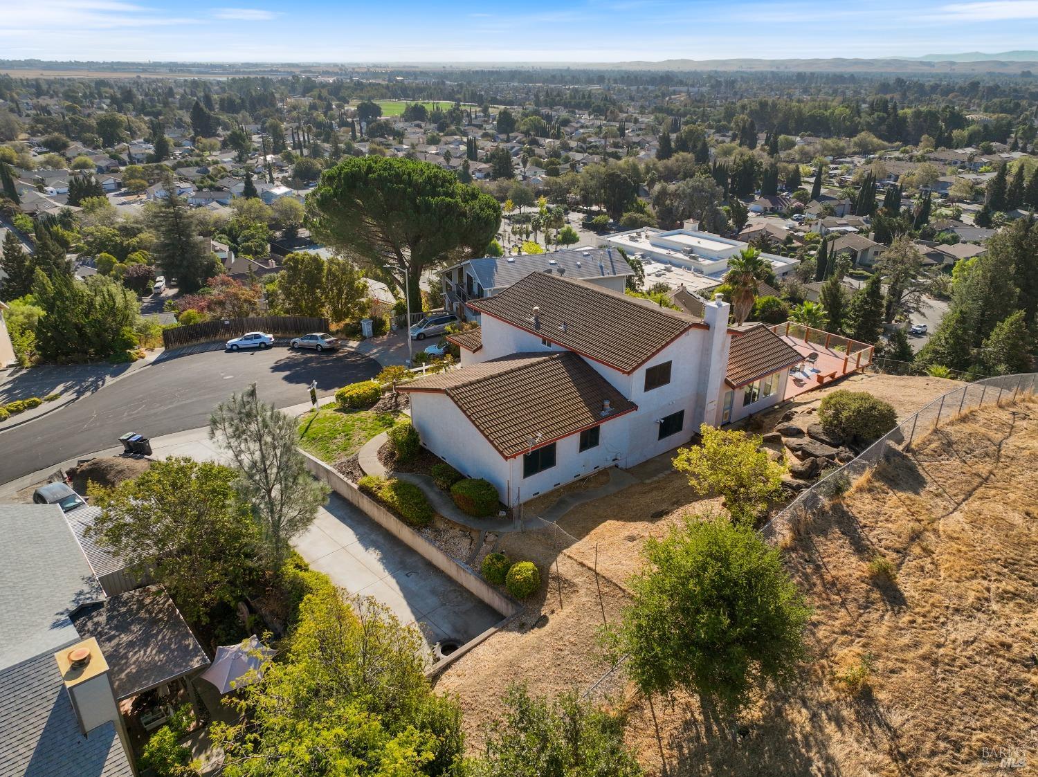 Detail Gallery Image 3 of 47 For 656 Hillside Dr, Fairfield,  CA 94533 - 4 Beds | 2/1 Baths