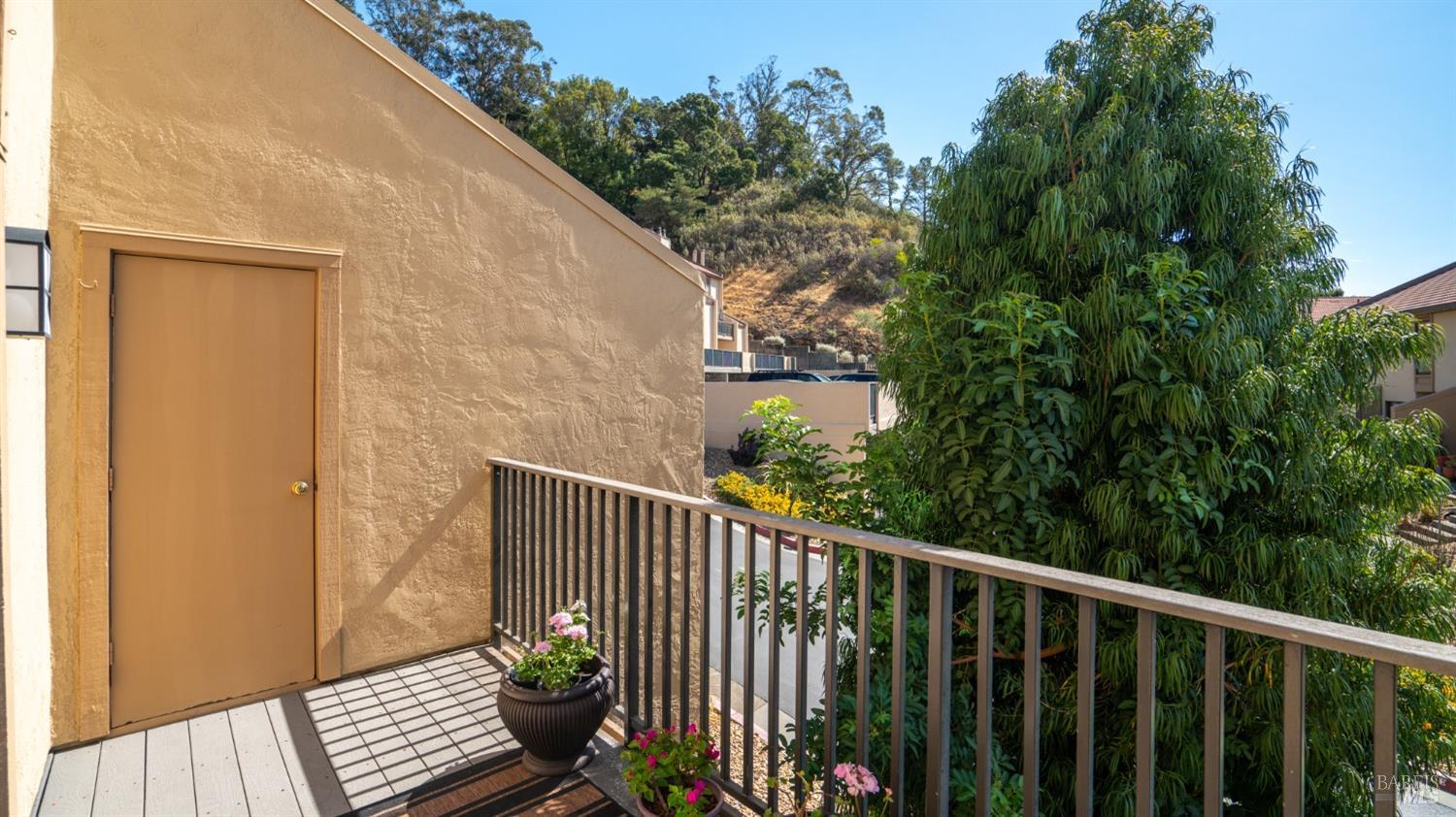 Detail Gallery Image 27 of 39 For 100 Marin Center Dr #22,  San Rafael,  CA 94903 - 2 Beds | 1/1 Baths