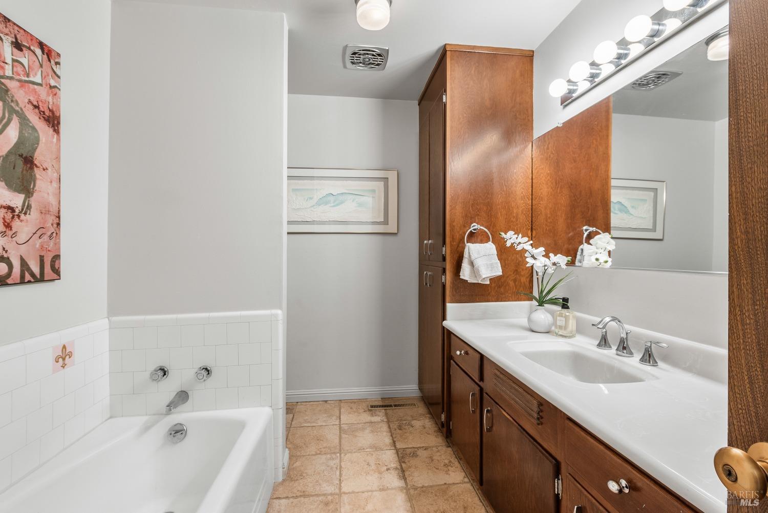 Detail Gallery Image 11 of 19 For 3337 Bonita Vista Ln, Santa Rosa,  CA 95404 - 3 Beds | 2 Baths