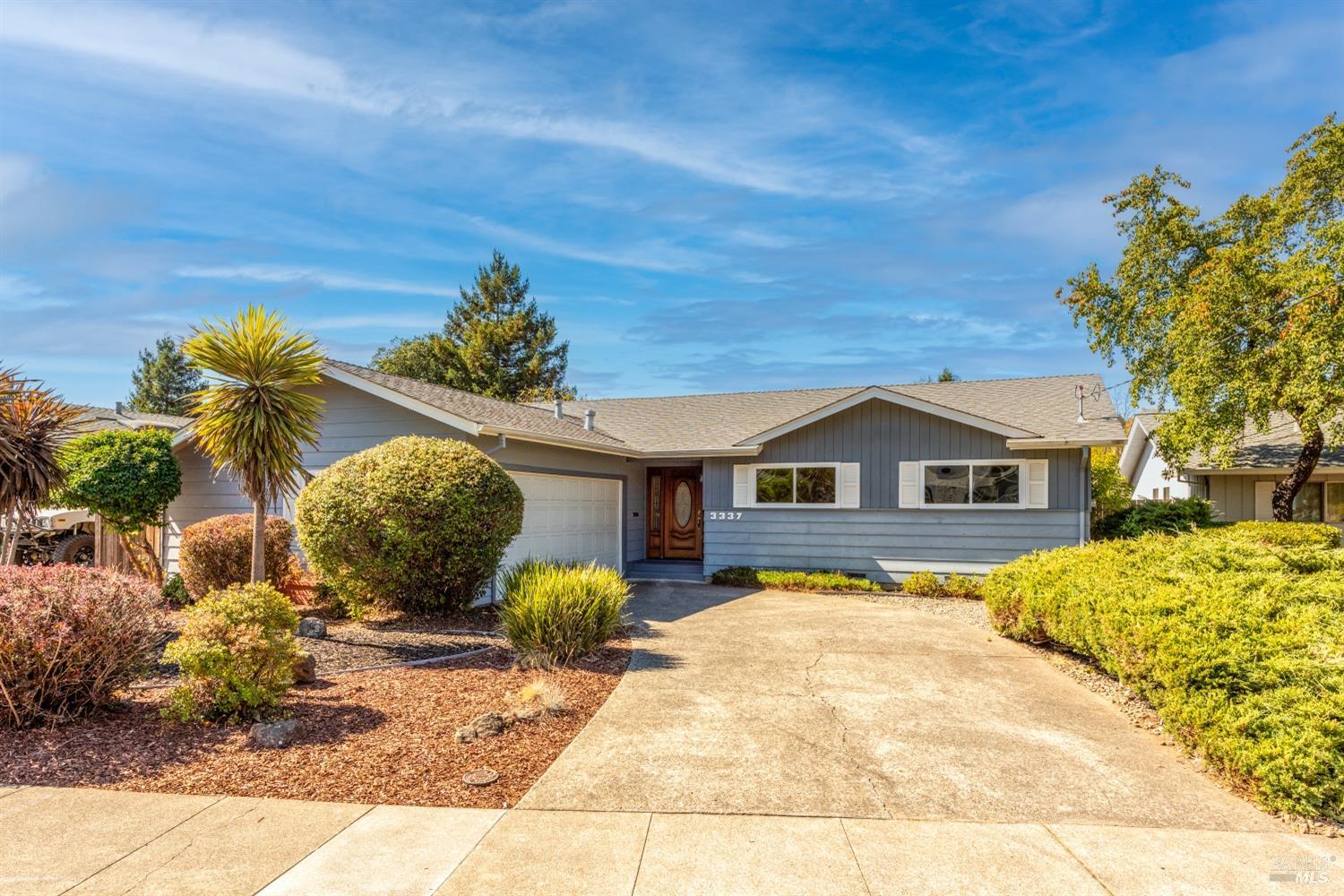 Detail Gallery Image 1 of 19 For 3337 Bonita Vista Ln, Santa Rosa,  CA 95404 - 3 Beds | 2 Baths