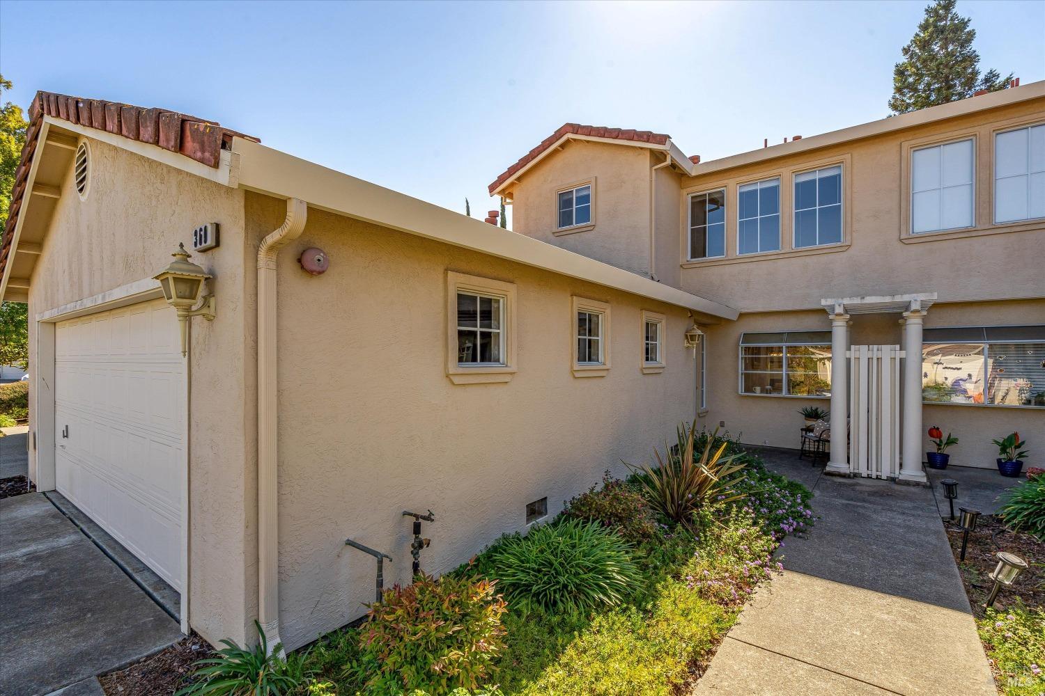 Detail Gallery Image 1 of 1 For 360 Columbia Cir, Benicia,  CA 94510 - 2 Beds | 2/1 Baths