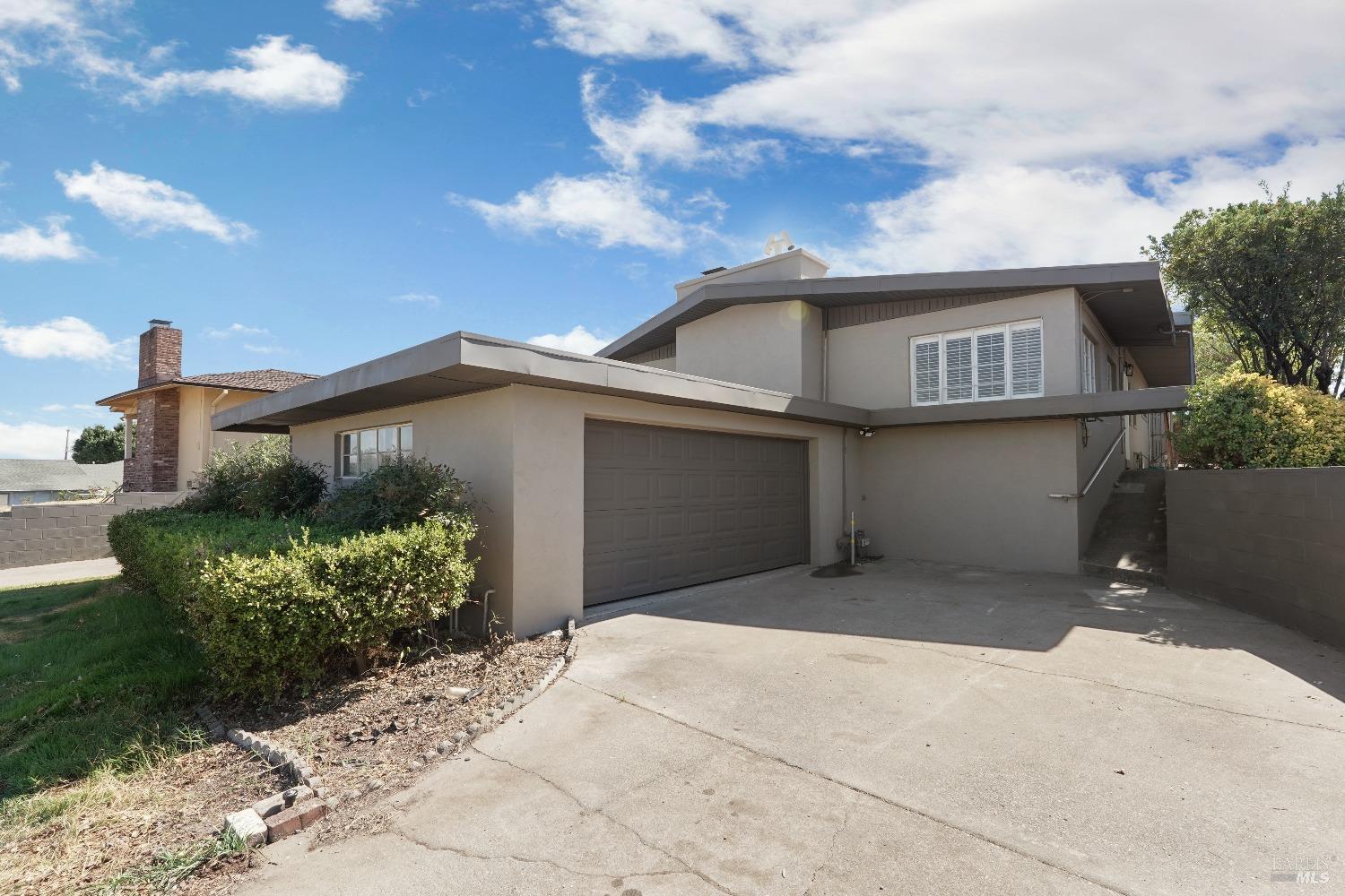 Flores Way, Rio Vista, California image 2