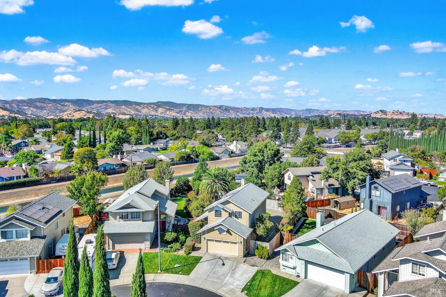 Detail Gallery Image 5 of 73 For 260 Aaron Cir, Vacaville,  CA 95687 - 3 Beds | 2/1 Baths