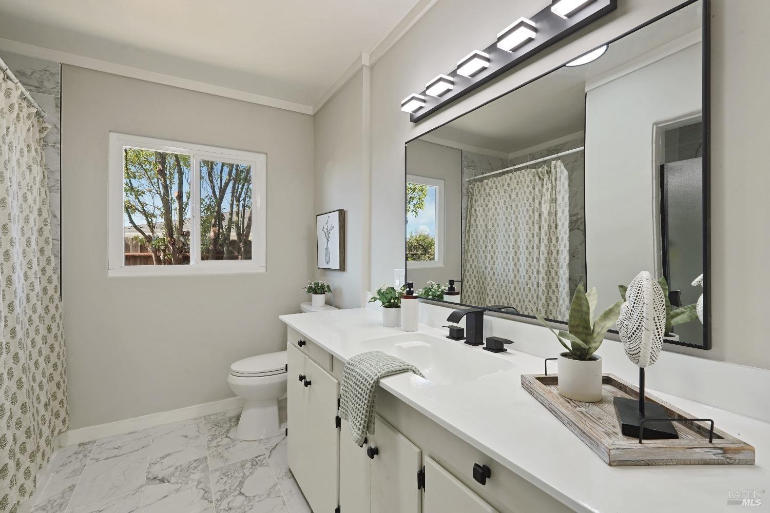 Flores Way, Rio Vista, California image 27