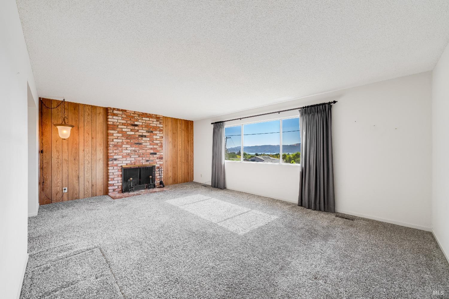 Detail Gallery Image 15 of 69 For 345 E O St, Benicia,  CA 94510 - 4 Beds | 2/1 Baths