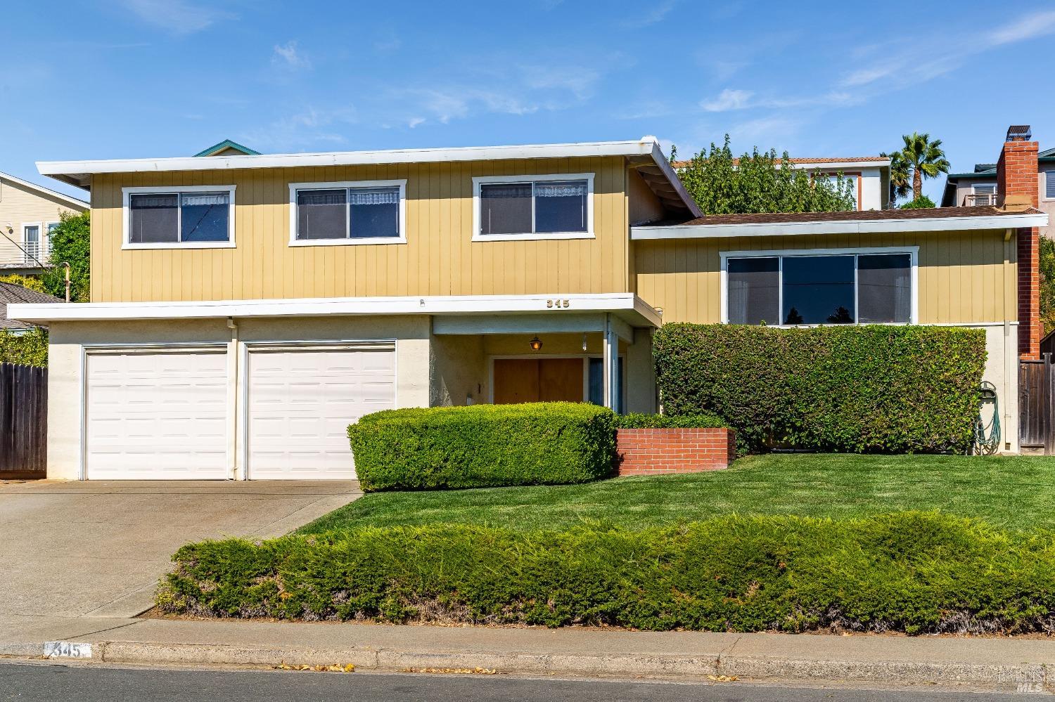 Detail Gallery Image 2 of 69 For 345 E O St, Benicia,  CA 94510 - 4 Beds | 2/1 Baths