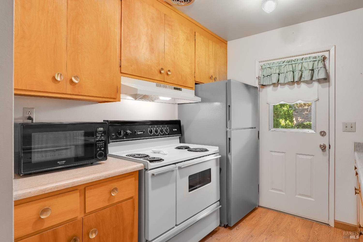 Detail Gallery Image 23 of 69 For 345 E O St, Benicia,  CA 94510 - 4 Beds | 2/1 Baths