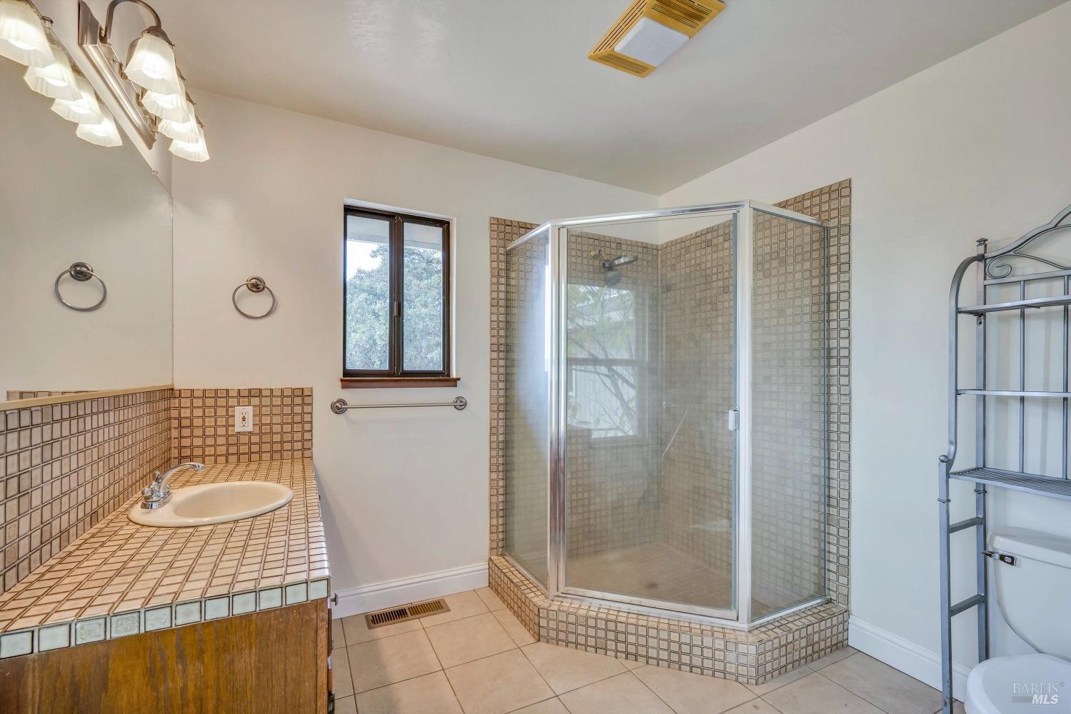 Detail Gallery Image 12 of 64 For 21126 Yankee Valley Rd, Hidden Valley Lake,  CA 95467 - 3 Beds | 3/1 Baths