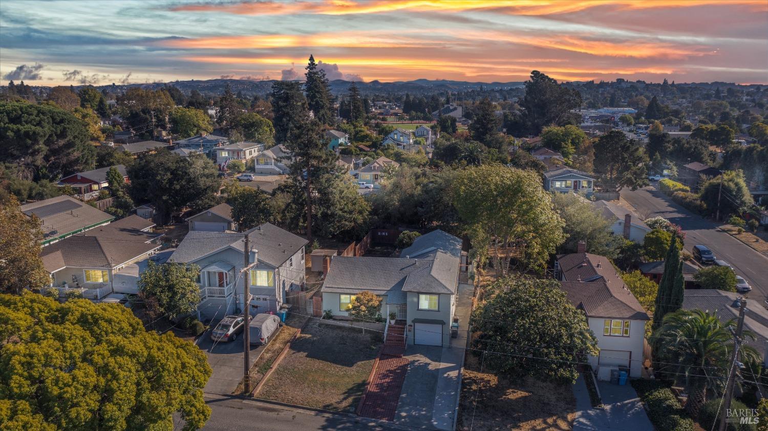 Detail Gallery Image 29 of 34 For 311 Valle Vista Ave, Vallejo,  CA 94590 - 4 Beds | 3 Baths