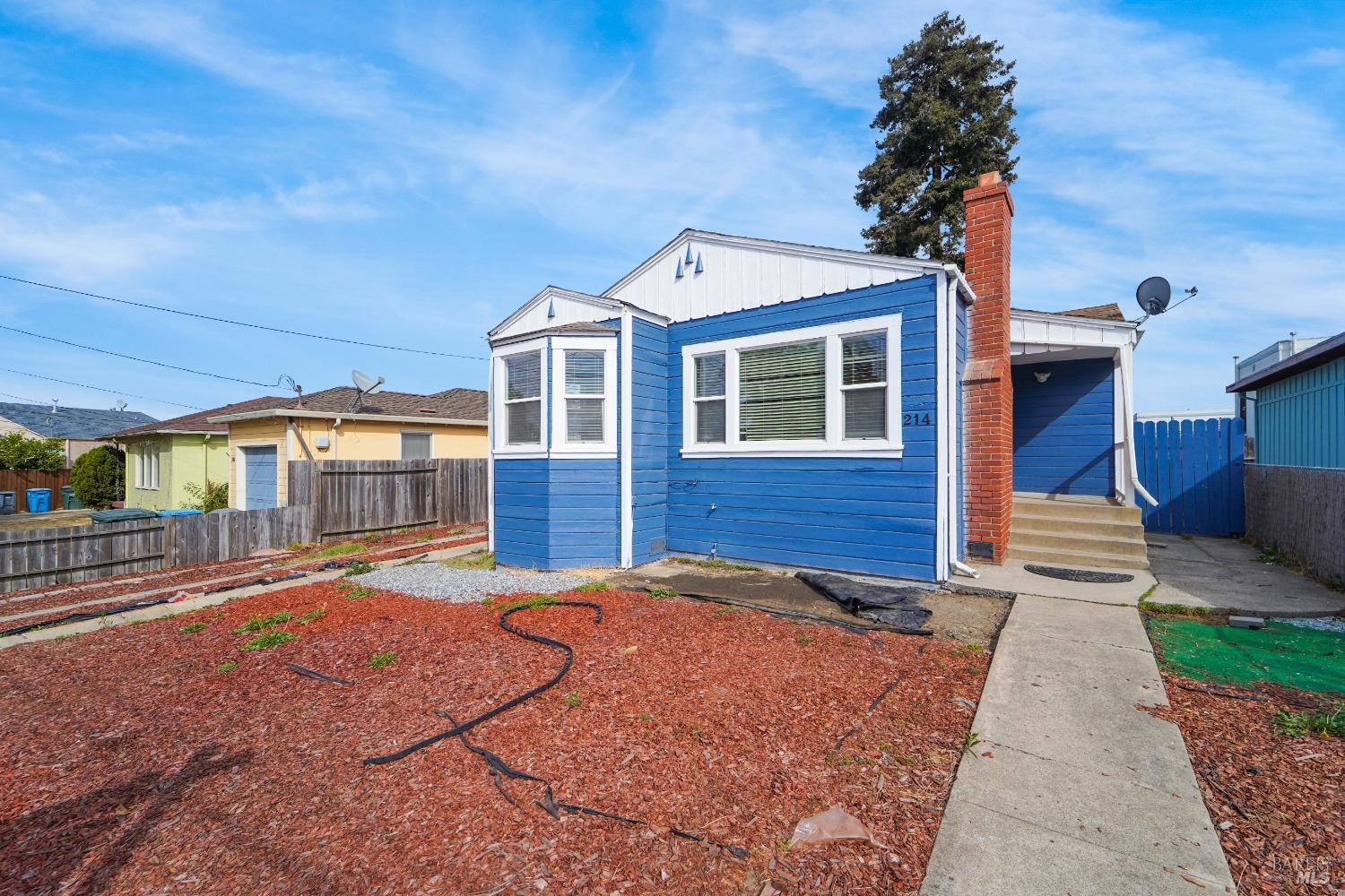 Detail Gallery Image 3 of 27 For 214 12th St, Vallejo,  CA 94590 - 2 Beds | 1 Baths