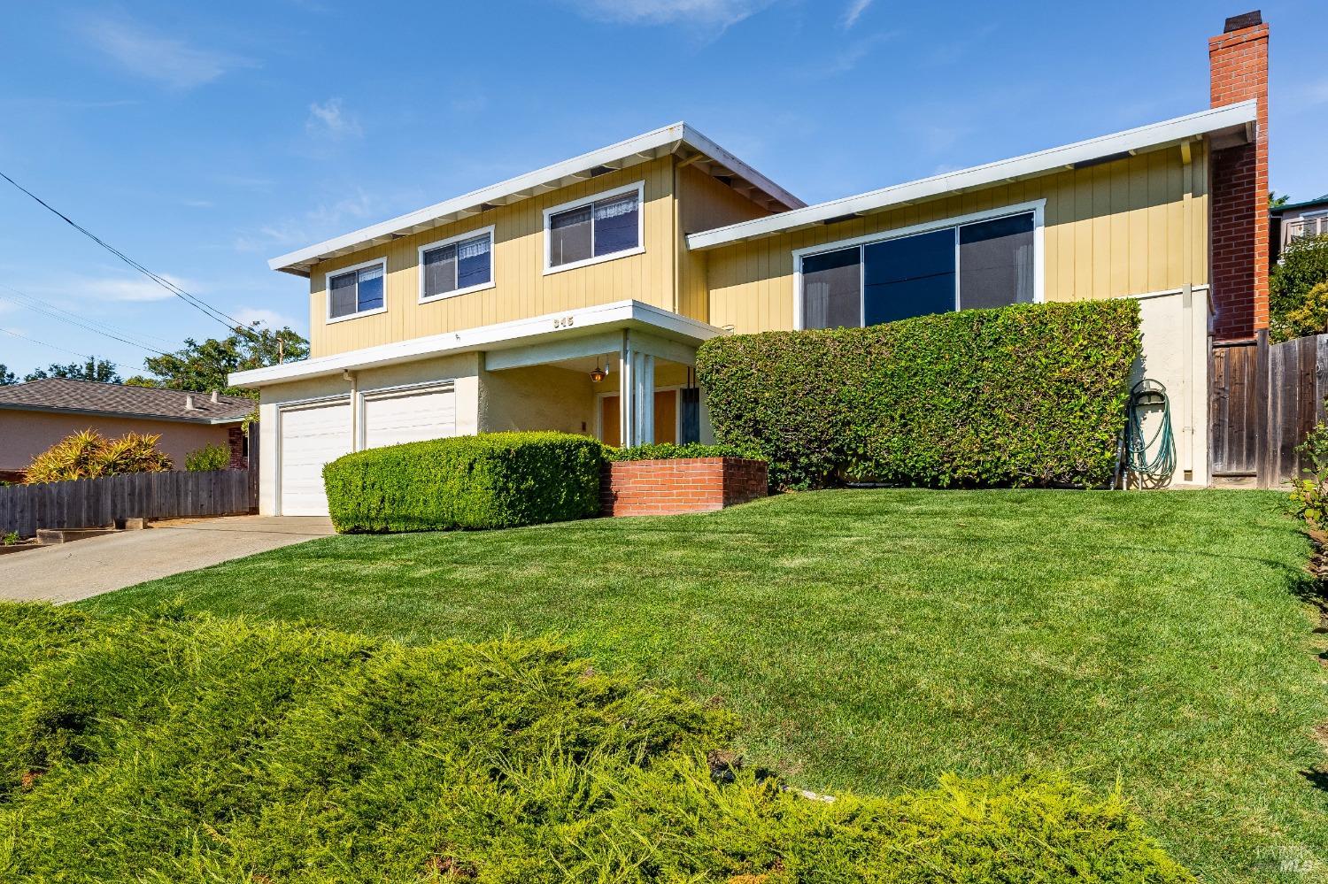 Detail Gallery Image 3 of 69 For 345 E O St, Benicia,  CA 94510 - 4 Beds | 2/1 Baths