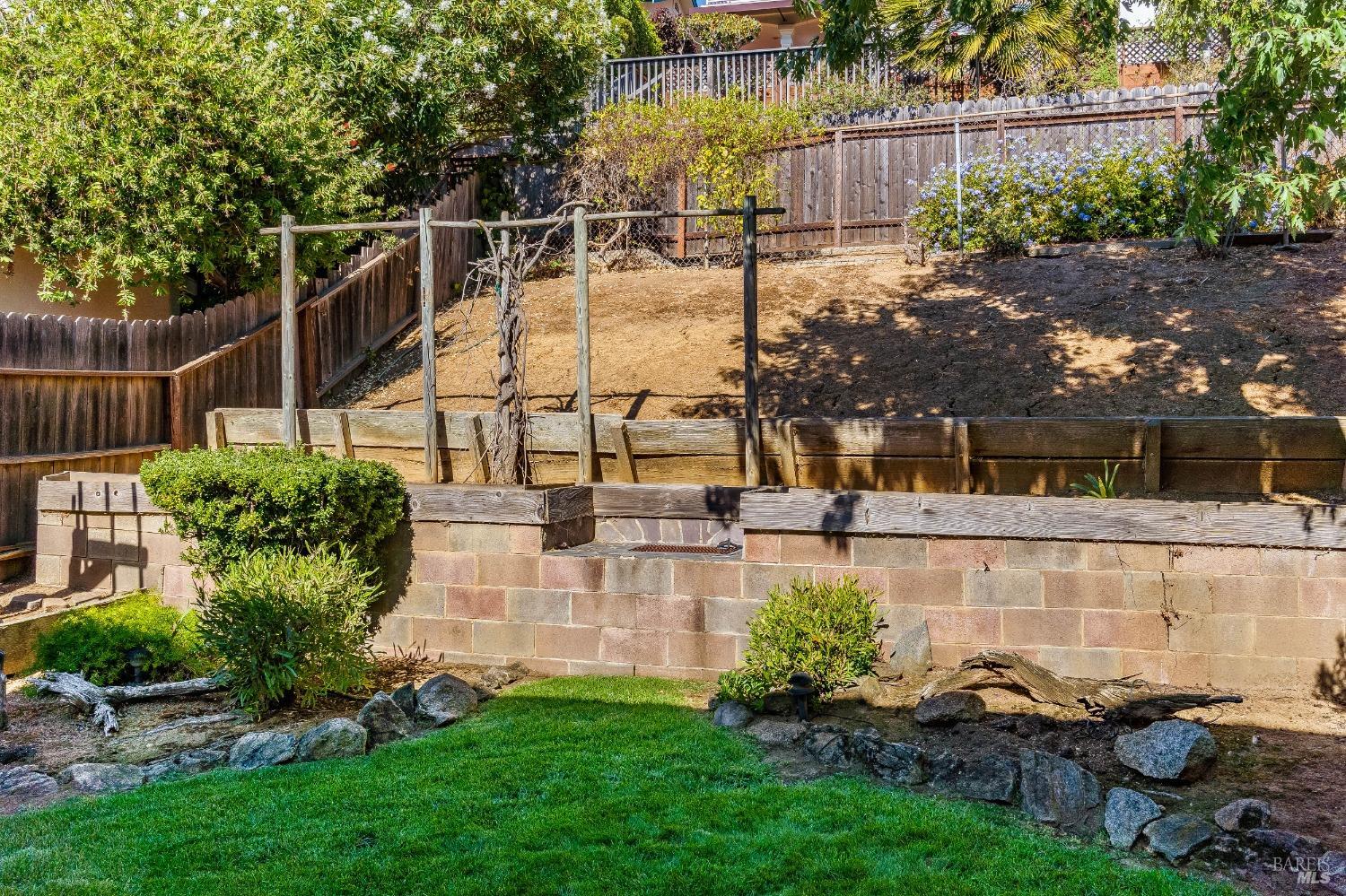 Detail Gallery Image 45 of 69 For 345 E O St, Benicia,  CA 94510 - 4 Beds | 2/1 Baths