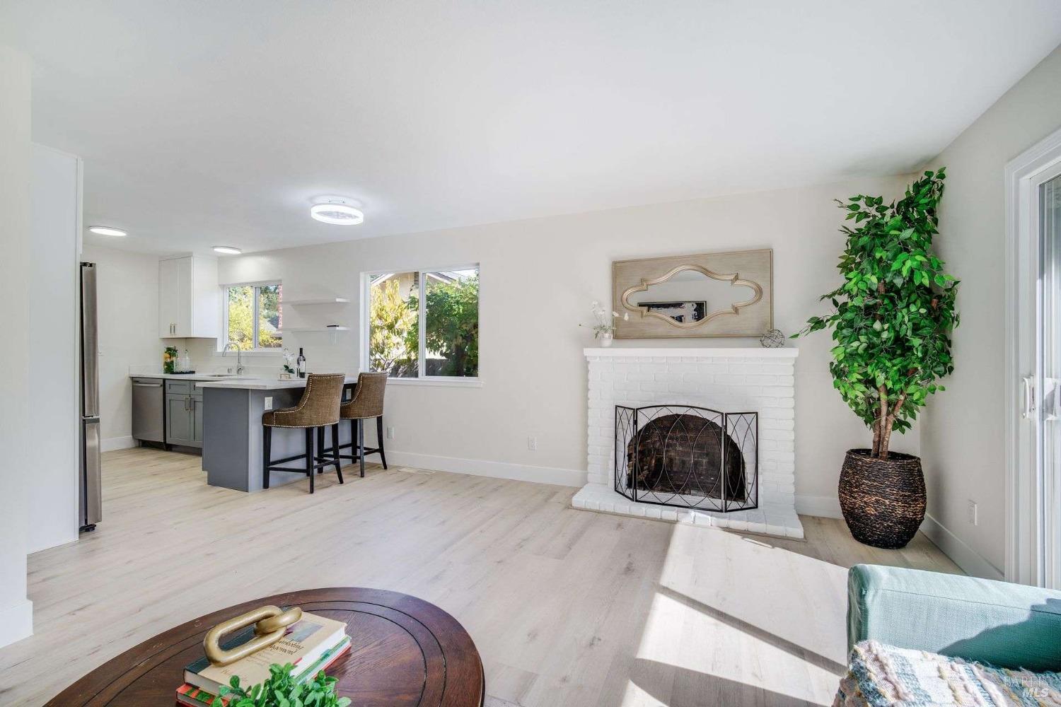 Detail Gallery Image 15 of 33 For 2832 Yuma St, Santa Rosa,  CA 95403 - 4 Beds | 2 Baths