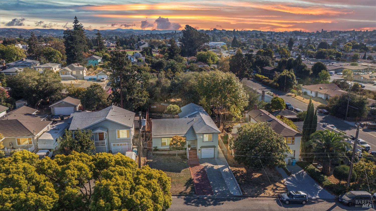 Detail Gallery Image 27 of 34 For 311 Valle Vista Ave, Vallejo,  CA 94590 - 4 Beds | 3 Baths