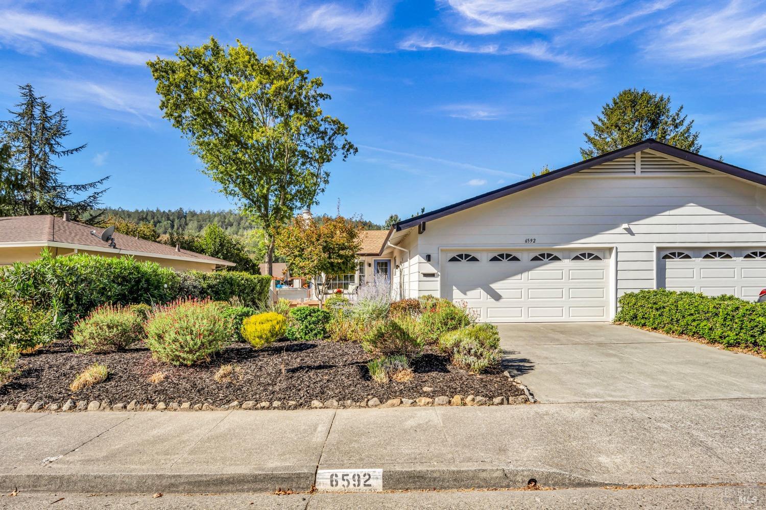 Detail Gallery Image 1 of 1 For 6592 Meadowridge Dr, Santa Rosa,  CA 95409 - 2 Beds | 2 Baths