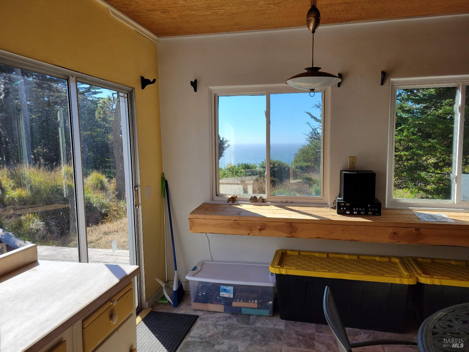 Detail Gallery Image 7 of 17 For 33620 S Highway 1 Hwy, Gualala,  CA 95445 - 3 Beds | 1 Baths