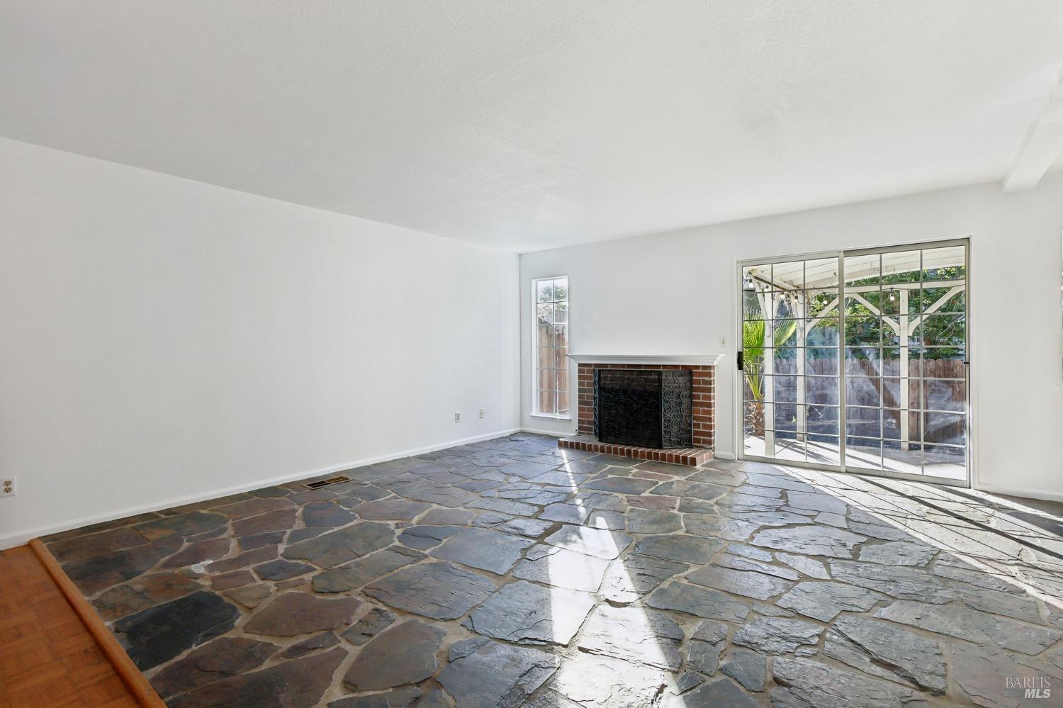 Detail Gallery Image 13 of 55 For 985 Scenic Pl, Pleasant Hill,  CA 94523 - 3 Beds | 2/1 Baths