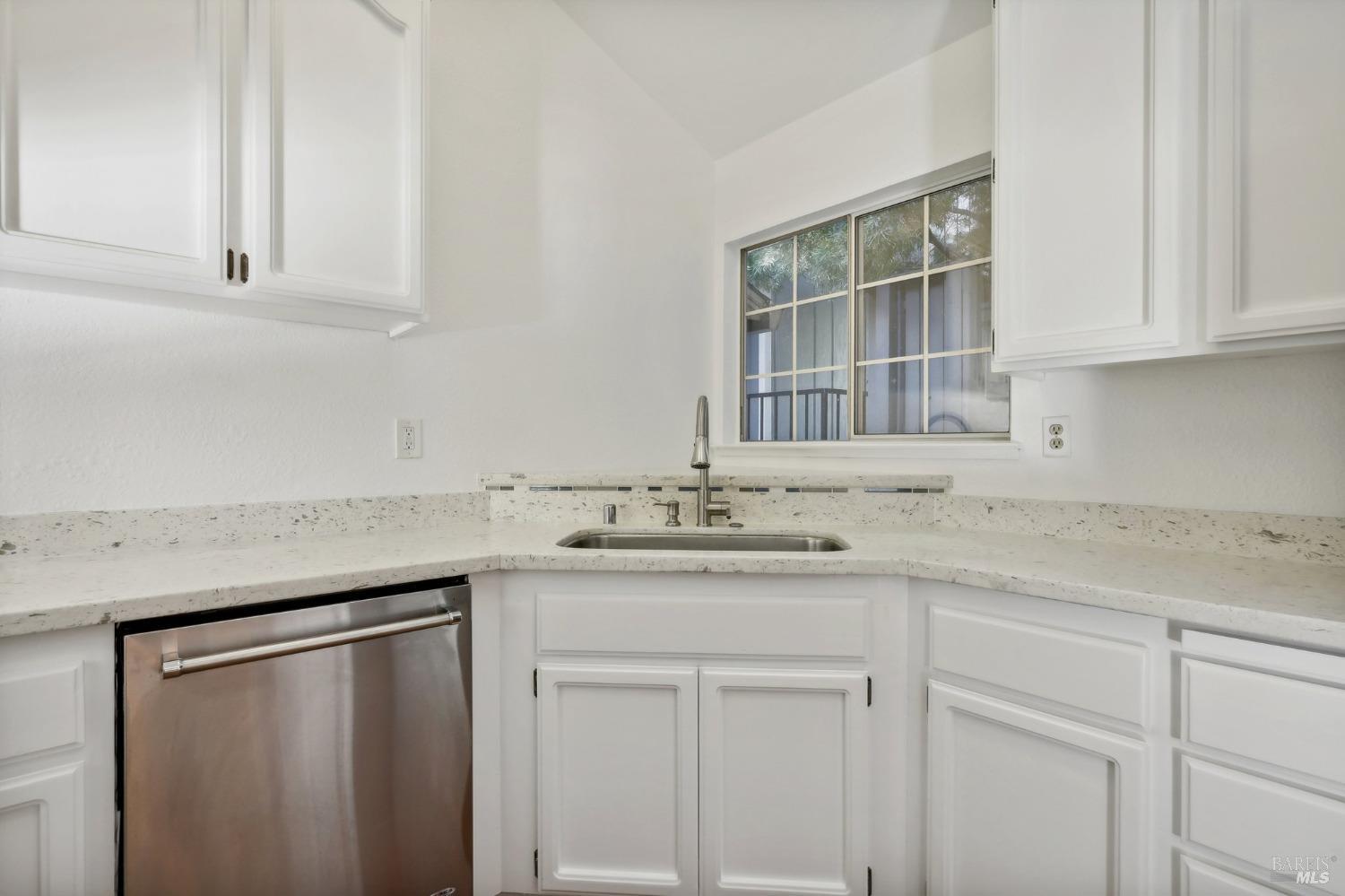 Detail Gallery Image 6 of 55 For 985 Scenic Pl, Pleasant Hill,  CA 94523 - 3 Beds | 2/1 Baths