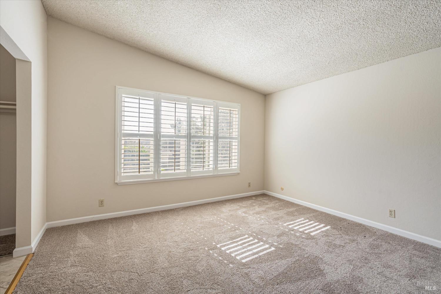 Detail Gallery Image 14 of 26 For 118 Evergreen Way, Vallejo,  CA 94591 - 3 Beds | 2/1 Baths