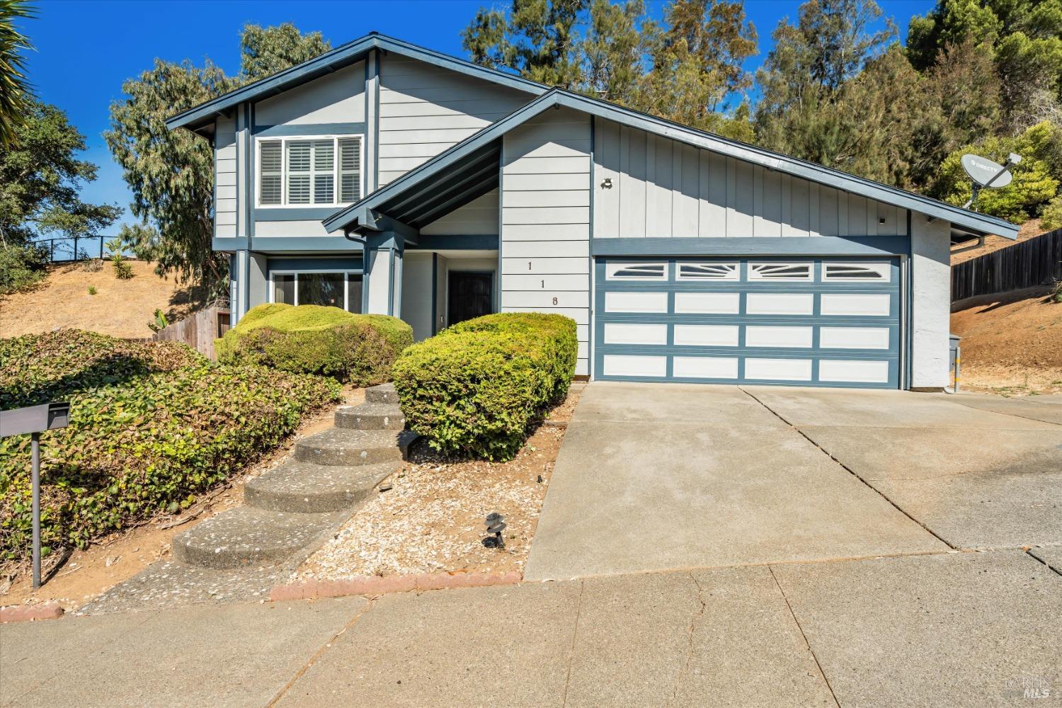 Detail Gallery Image 1 of 26 For 118 Evergreen Way, Vallejo,  CA 94591 - 3 Beds | 2/1 Baths