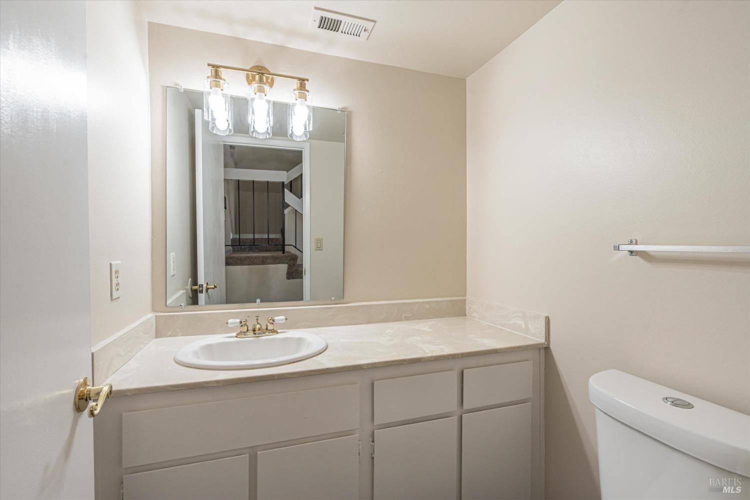 Detail Gallery Image 11 of 26 For 118 Evergreen Way, Vallejo,  CA 94591 - 3 Beds | 2/1 Baths