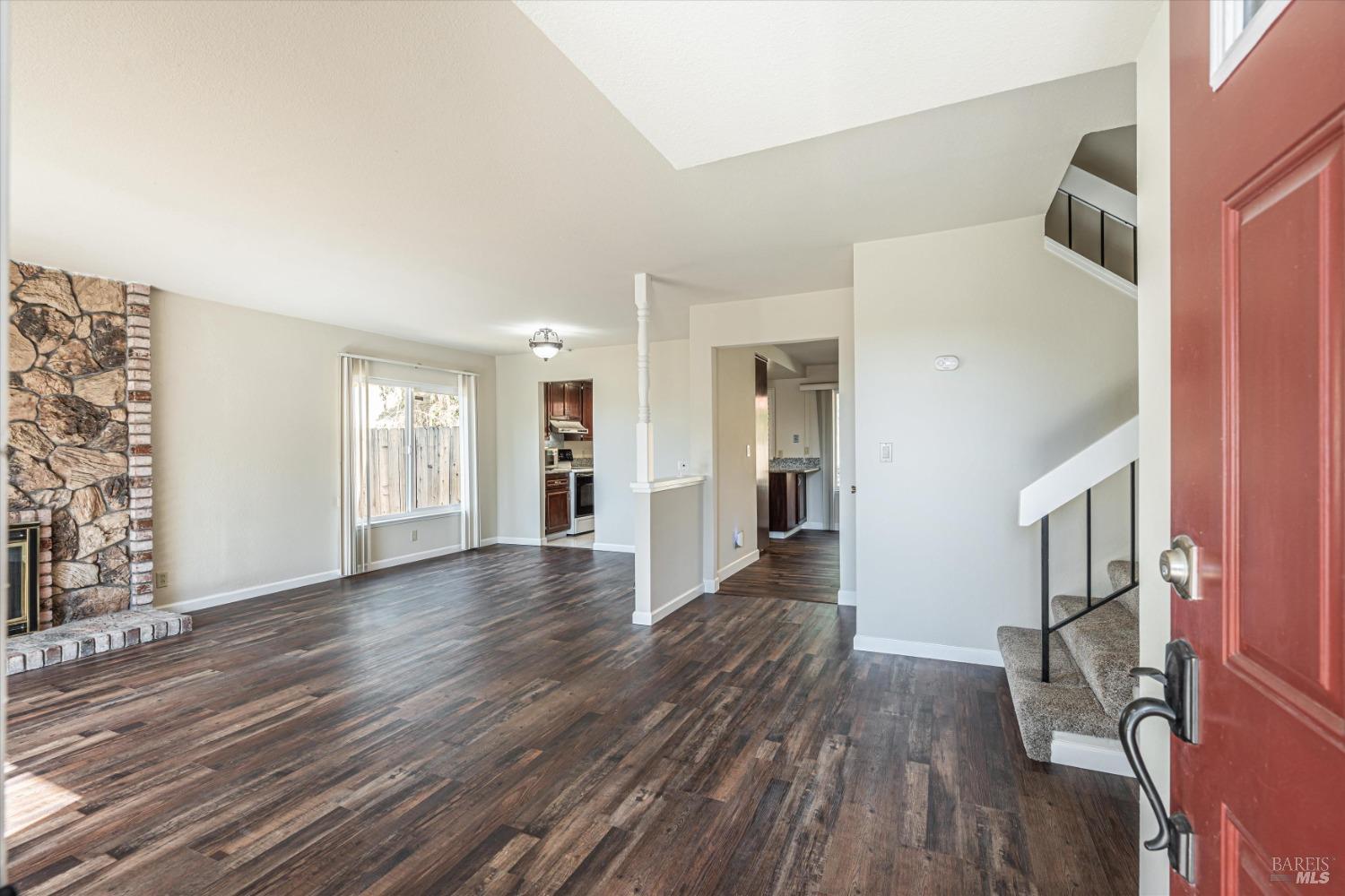 Detail Gallery Image 3 of 26 For 118 Evergreen Way, Vallejo,  CA 94591 - 3 Beds | 2/1 Baths