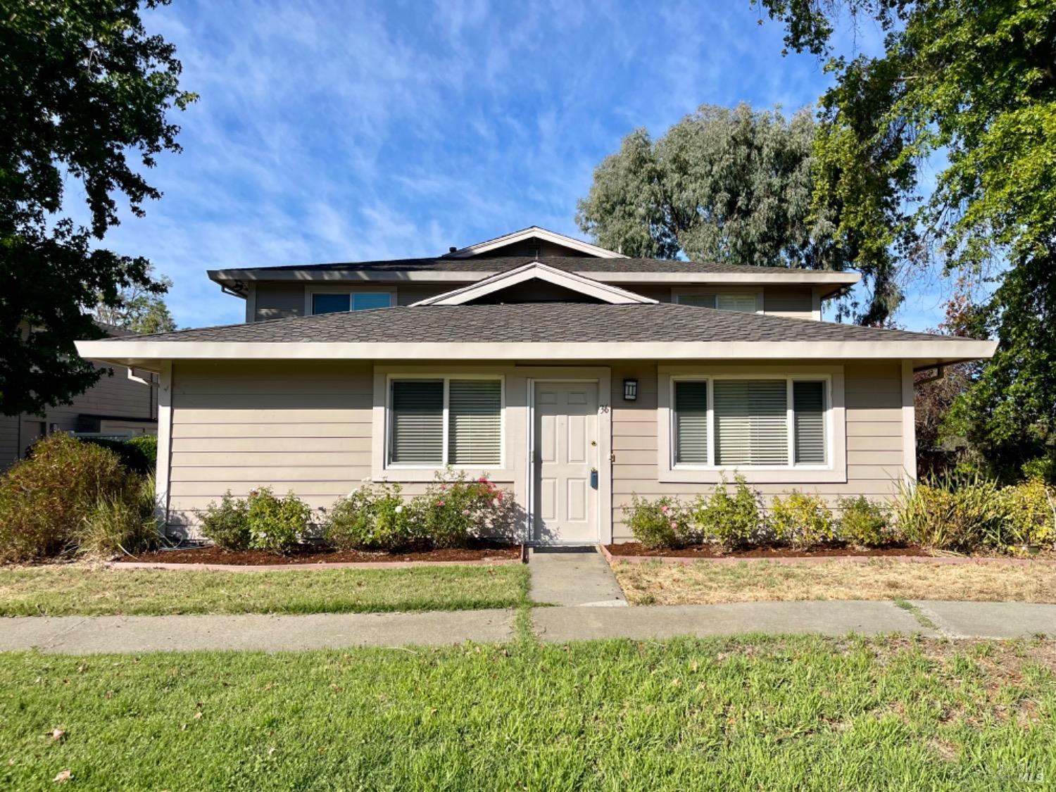 Detail Gallery Image 1 of 16 For 36 Plumas Cir, Novato,  CA 94947 - 2 Beds | 1 Baths