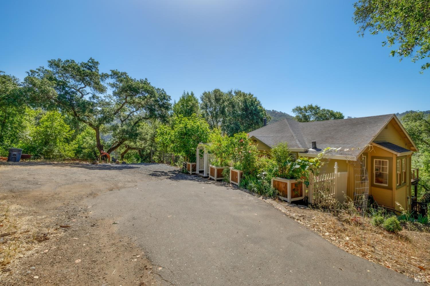 Detail Gallery Image 49 of 50 For 2156 Buena Vista Ave, Healdsburg,  CA 95448 - 3 Beds | 3 Baths