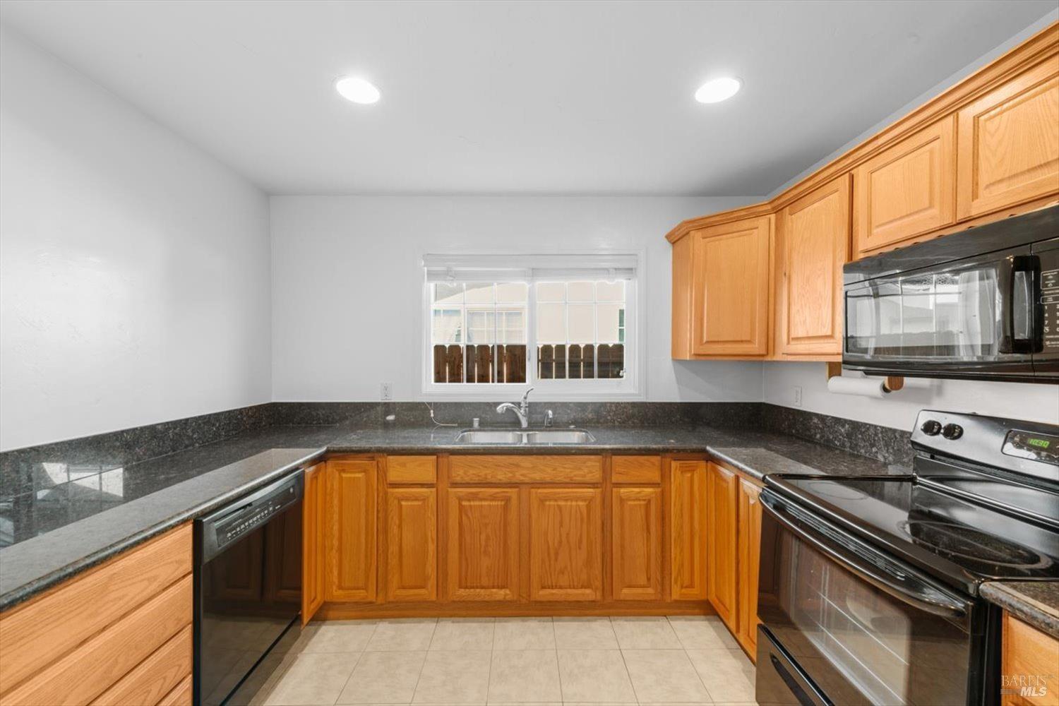 Detail Gallery Image 11 of 36 For 172 Markham Ave, Vacaville,  CA 95688 - 3 Beds | 2 Baths