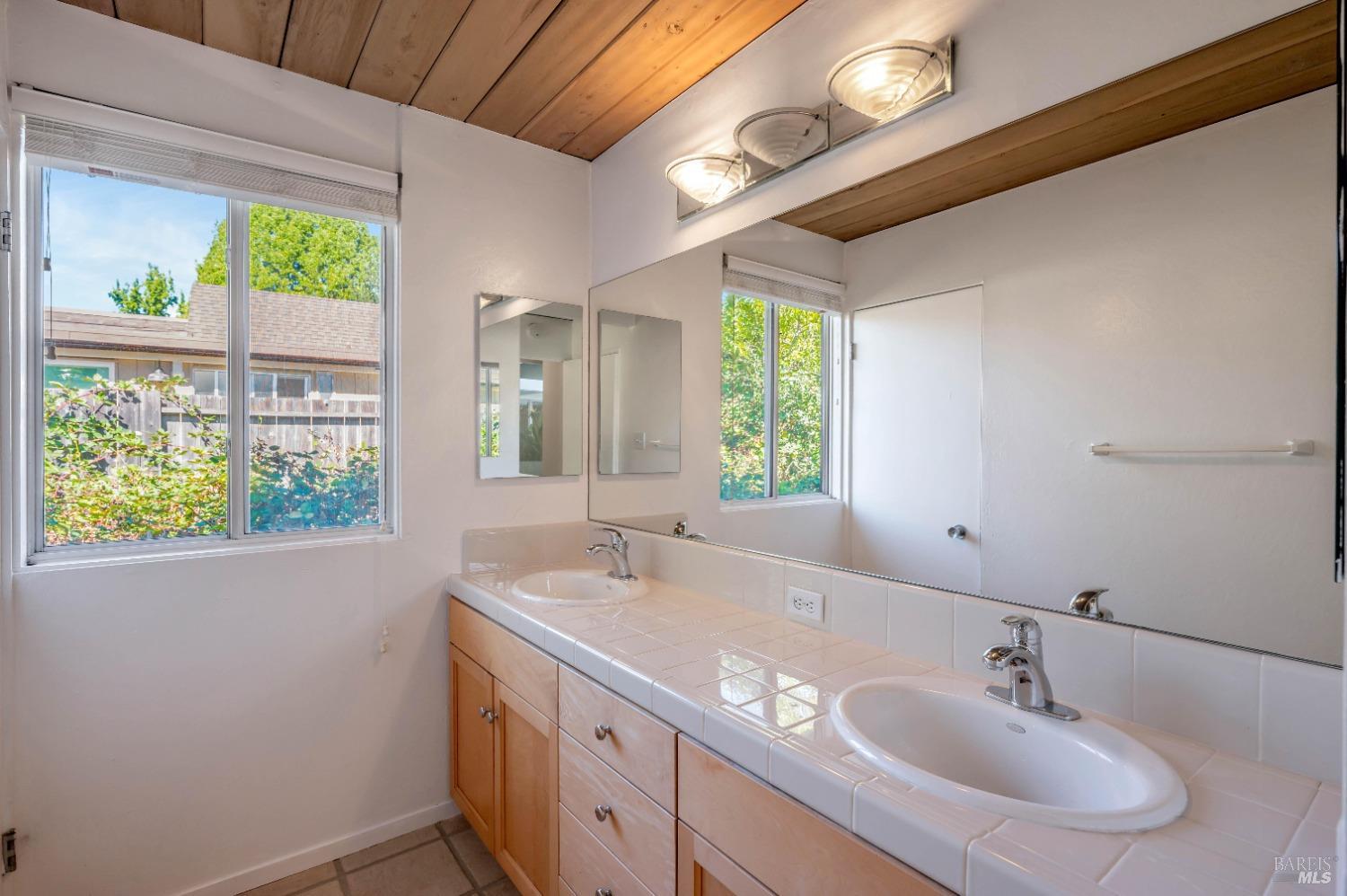 Detail Gallery Image 31 of 43 For 22 Catskill Ct, San Anselmo,  CA 94960 - 3 Beds | 2/1 Baths