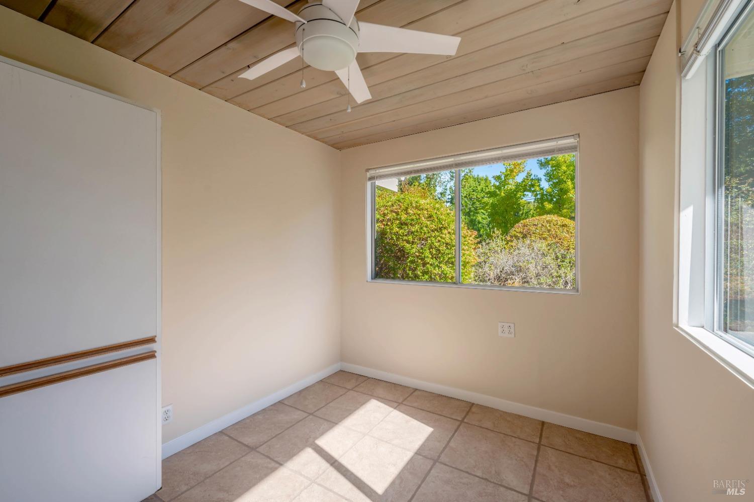 Detail Gallery Image 23 of 43 For 22 Catskill Ct, San Anselmo,  CA 94960 - 3 Beds | 2/1 Baths