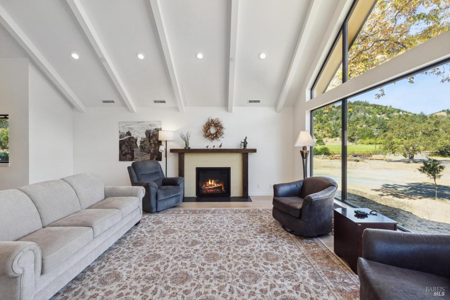 Detail Gallery Image 11 of 31 For 1218 Bennett Ln, Calistoga,  CA 94515 - 2 Beds | 2/1 Baths